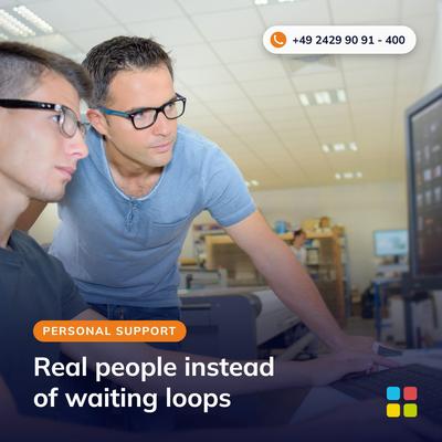Personal TimeFleX support: an employee helping directly at the screen